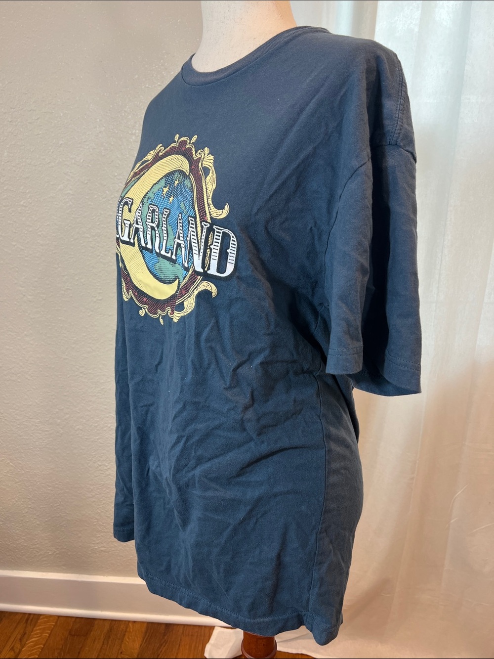 Sugarland Graphic Band Tee in Navy with Moon Design. Size L - Picture 3 of 10